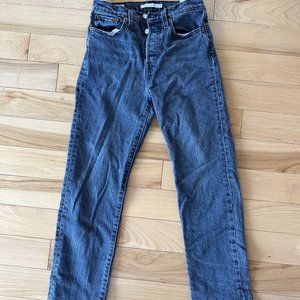 Levi Wedgie Straight Size 24